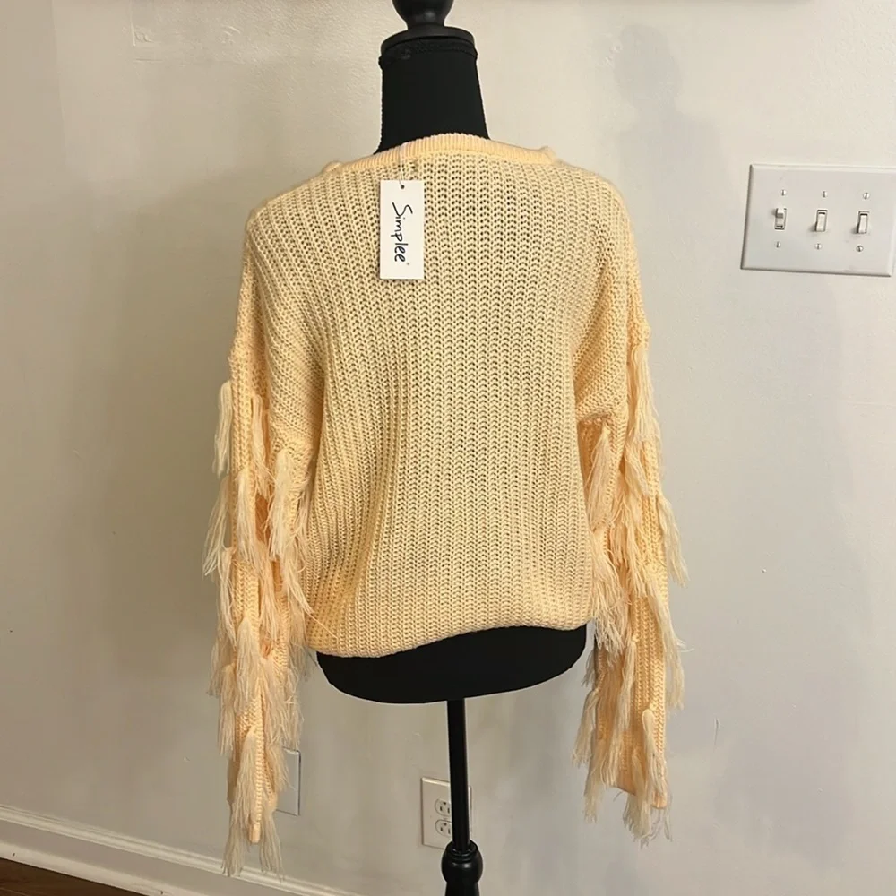 NWT Simplee Sweater W/Fringe Sleeves, Sz. M.